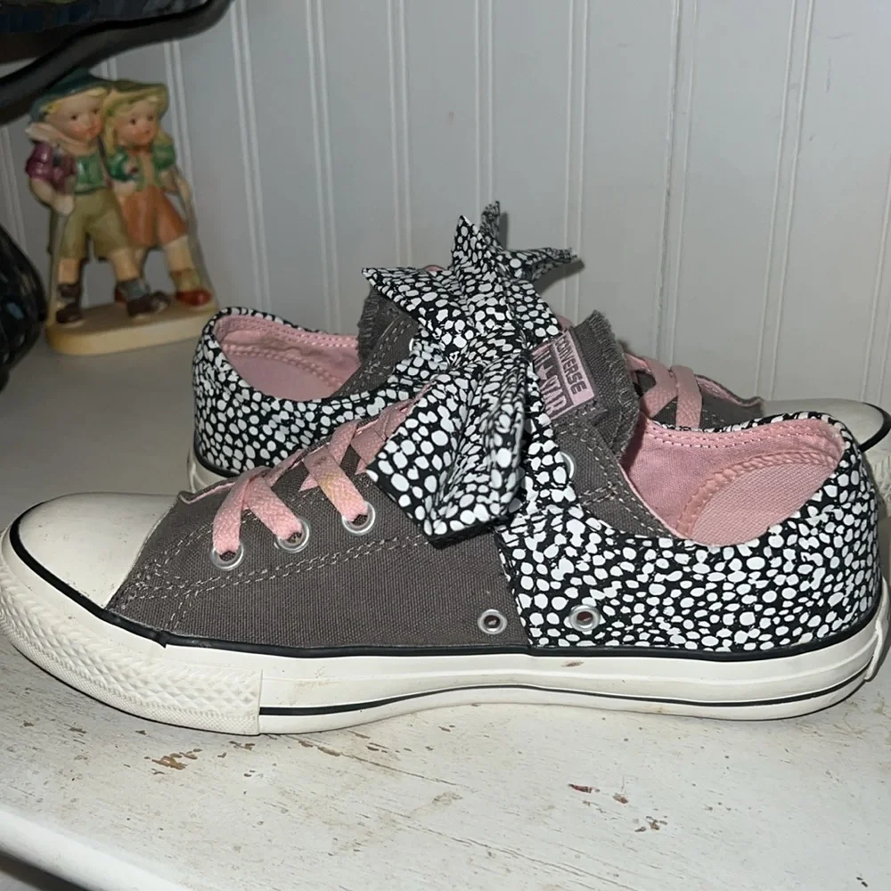 Converse bow sneakers size 9